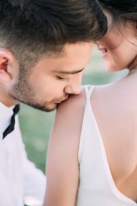足の臭いについて彼氏が彼女に相談するべきポイントは？